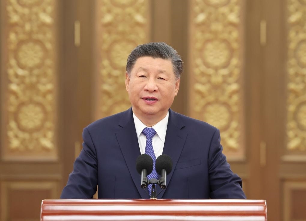 2024年9月23日，習(xí)近平總書記在人民大會(huì)堂接見探月工程嫦娥六號(hào)任務(wù)參研參試人員代表并參觀月球樣品和探月工程成果展覽。這是習(xí)近平總書記發(fā)表重要講話。新華社記者 鞠鵬 攝