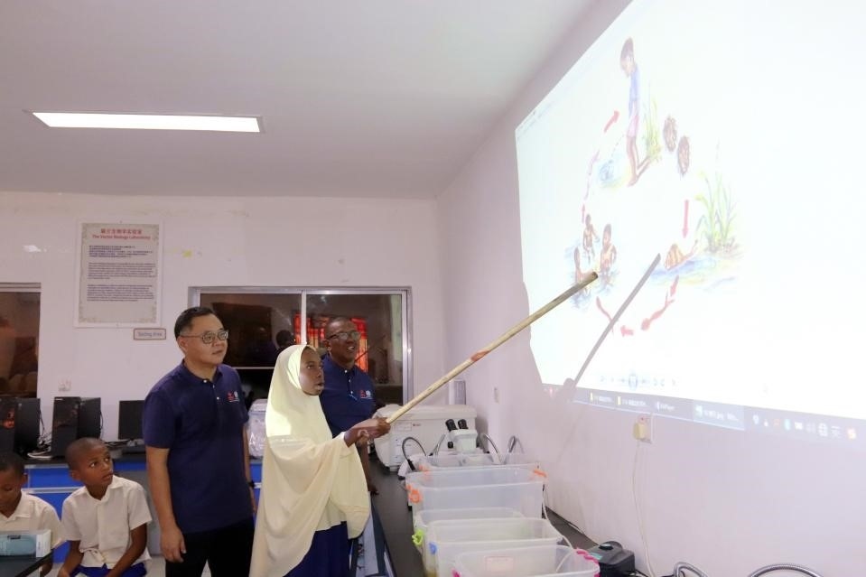 血吸蟲(chóng)病健康教育講座。施亮攝
