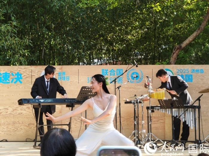 《舞，自然》舞蹈表演。人民網(wǎng)記者 李明攝